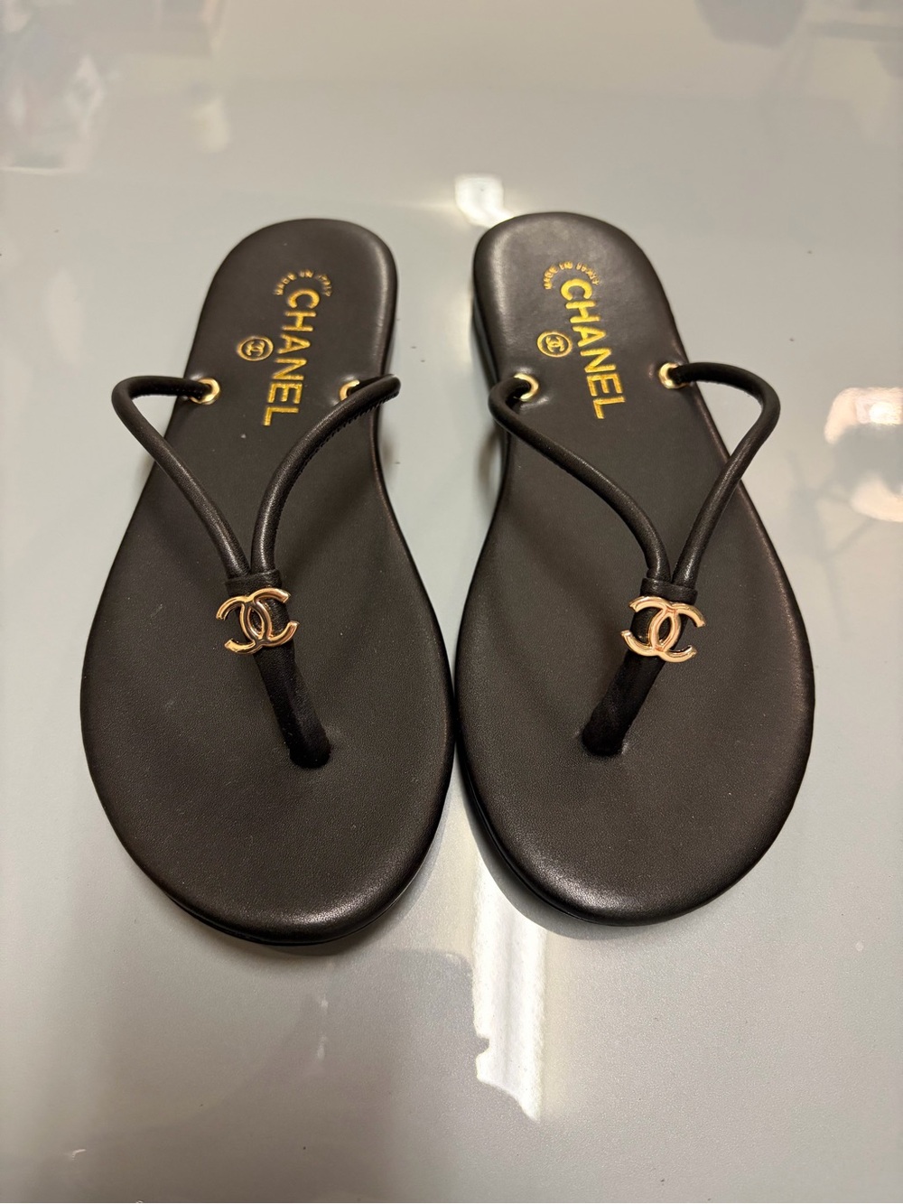 Black Leather CC Thong Sandals with Gold Logo Hardware. Size 39 US8 - Picture 2 of 9
